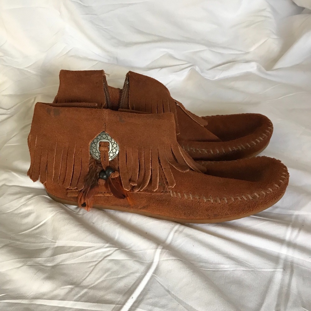 Minnetonka Brown Suede Fringe Moccasin Boots
